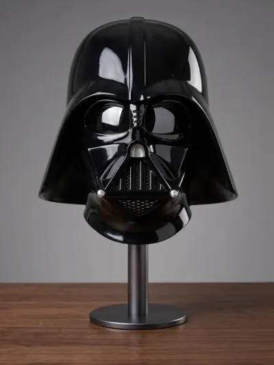 Helma Darth Vader, 3D tisk s lesklým černým povrchem